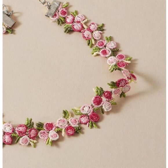 Flower Lace Chocker  - Picture 4 of 5